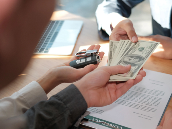 讨债公司分享债务纠纷解决途径对比：诉讼与委托催收的成本收益分析